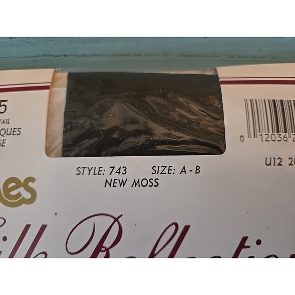 Hanes Silk Reflections Silky Opaques Pantyhose Color New Moss Size A-B New Hose - Picture 4 of 4